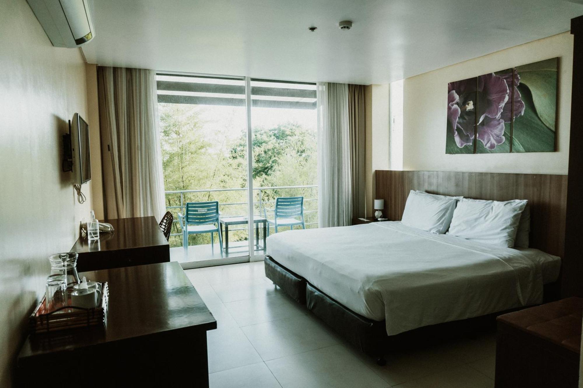 Deluxe Ocean Suite,1140856750:JPEG
